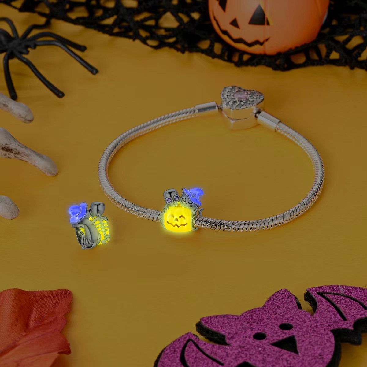 Svietiaci prívesok Halloweenska dvojica